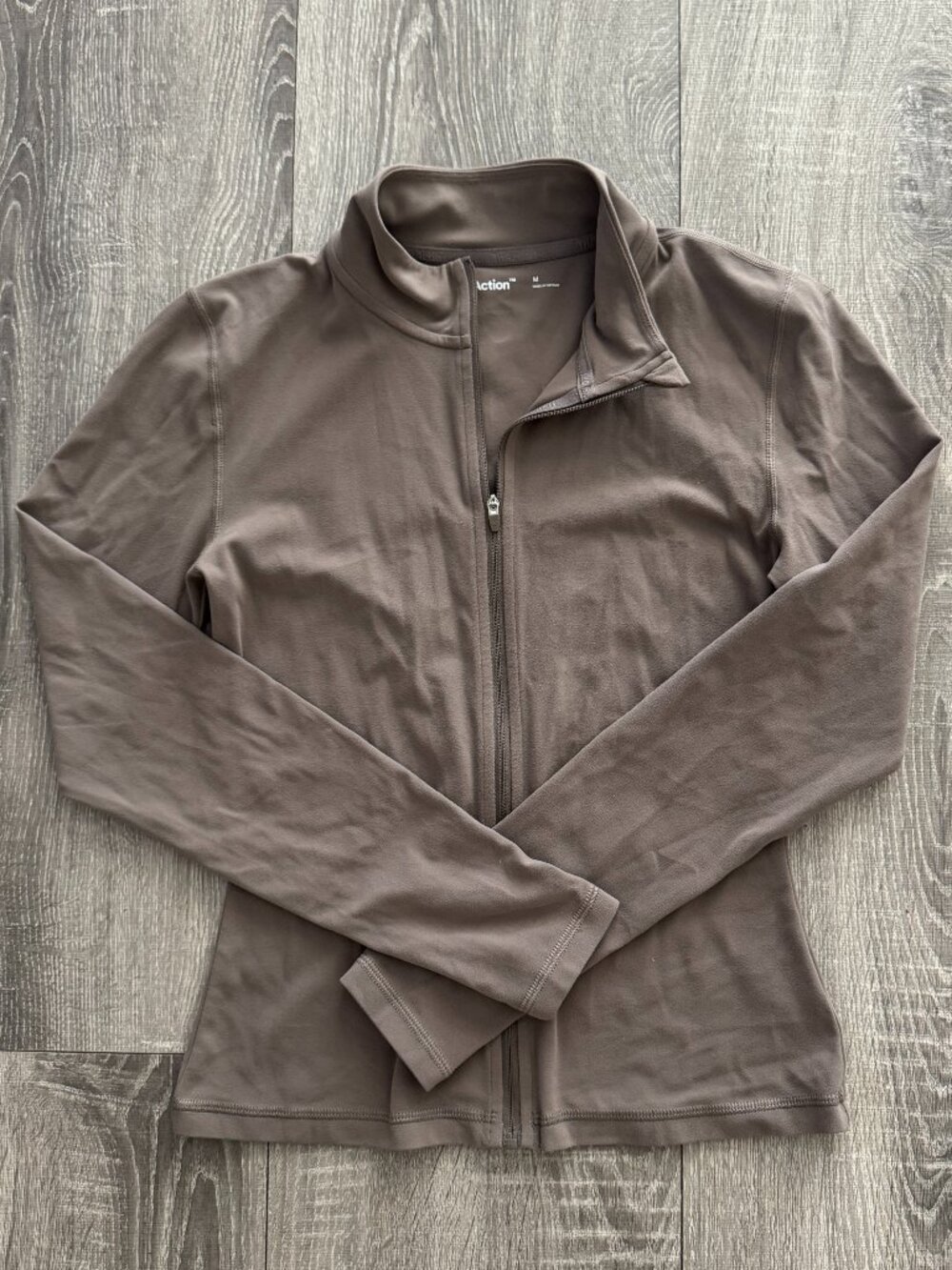 Aritzia TnaBUTTER Limit Hip Zip-Up | Size Medium